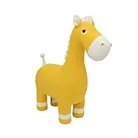 crochetts | cheval en peluche amigurumi au grande taille. tricoté avec du fil de coton et une structure en bois. poupée cheval en jaune et blanc cassé.